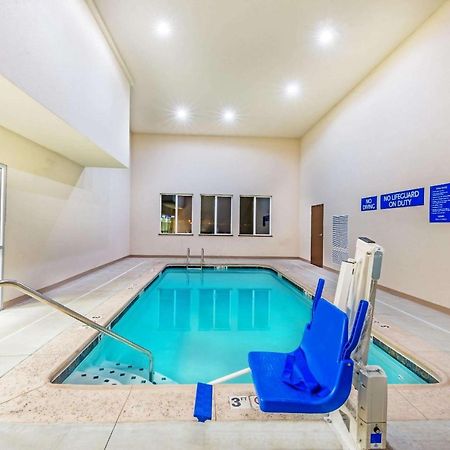 Days Inn & Suites By Wyndham El Dorado Екстериор снимка