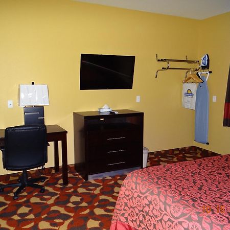 Days Inn & Suites By Wyndham El Dorado Стая снимка