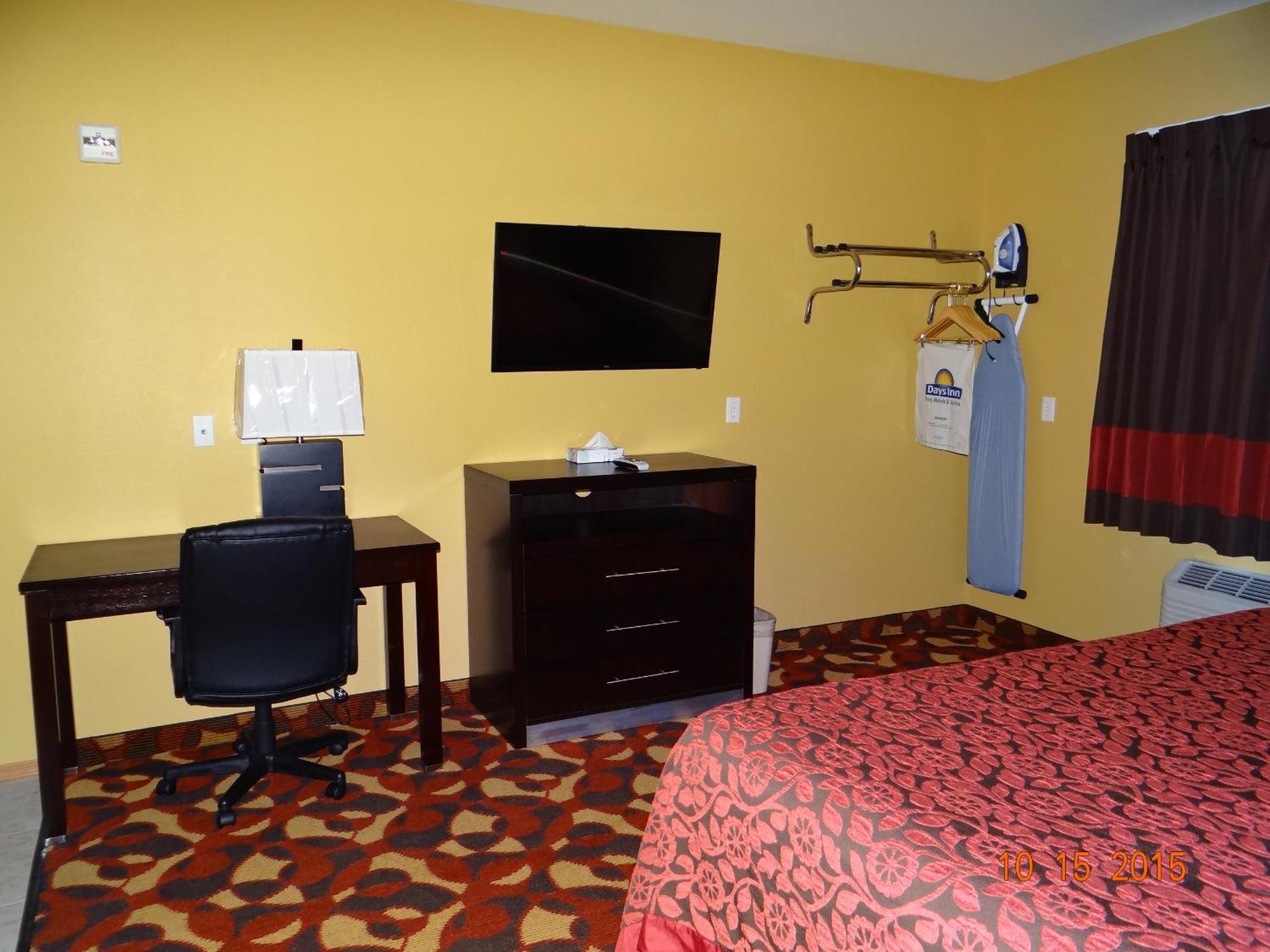 Days Inn & Suites By Wyndham El Dorado Стая снимка