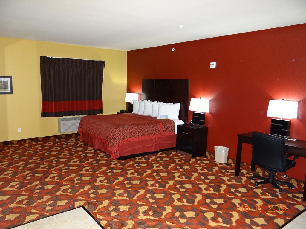 Days Inn & Suites By Wyndham El Dorado Стая снимка