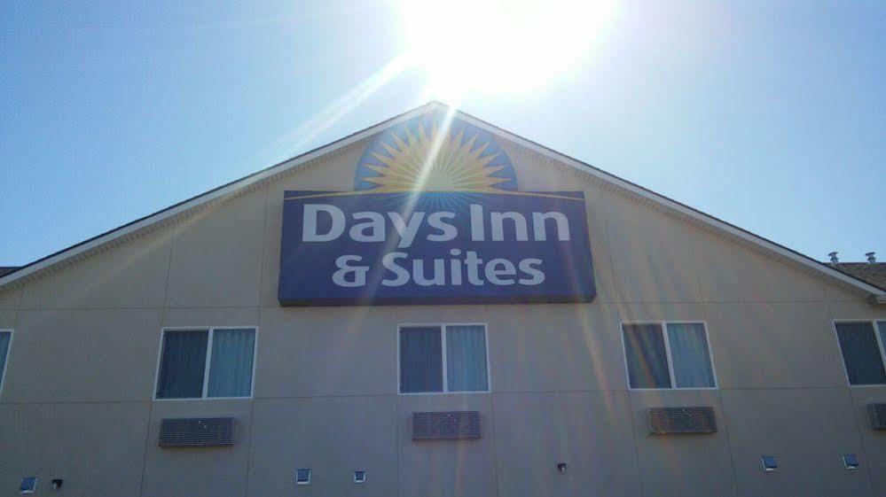 Days Inn & Suites By Wyndham El Dorado Екстериор снимка