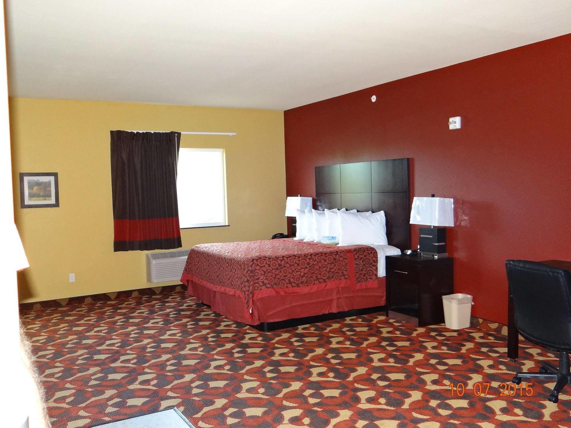 Days Inn & Suites By Wyndham El Dorado Екстериор снимка