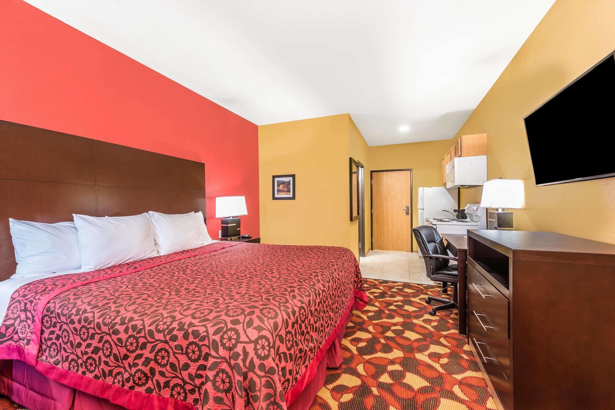 Days Inn & Suites By Wyndham El Dorado Екстериор снимка