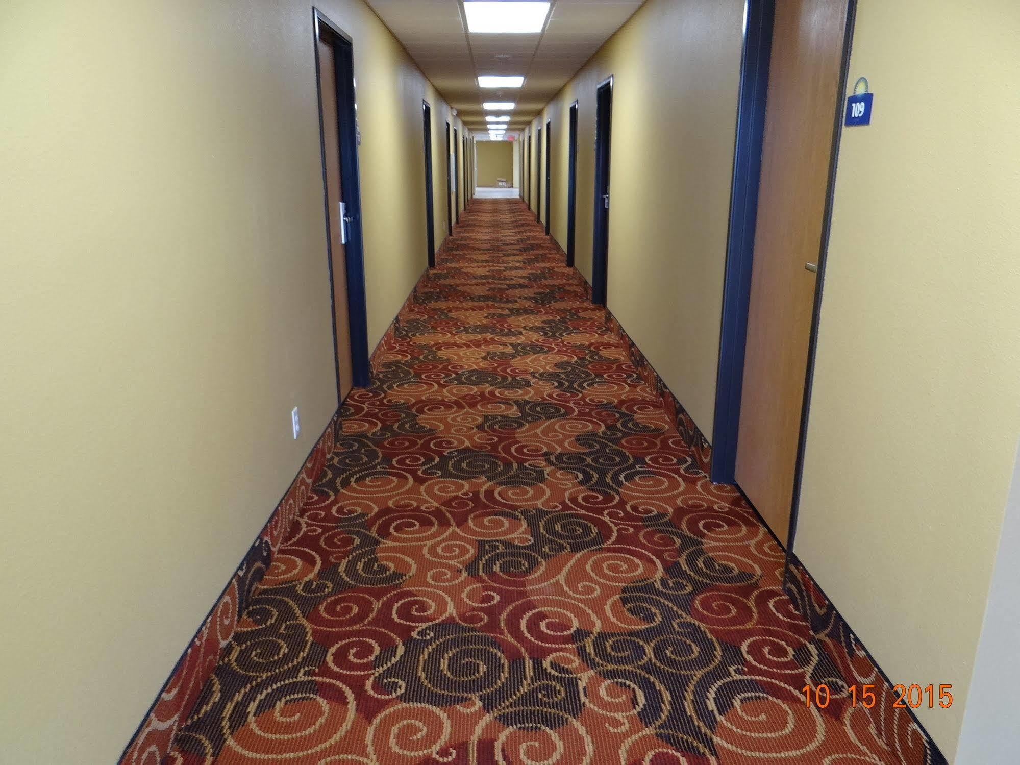 Days Inn & Suites By Wyndham El Dorado Екстериор снимка