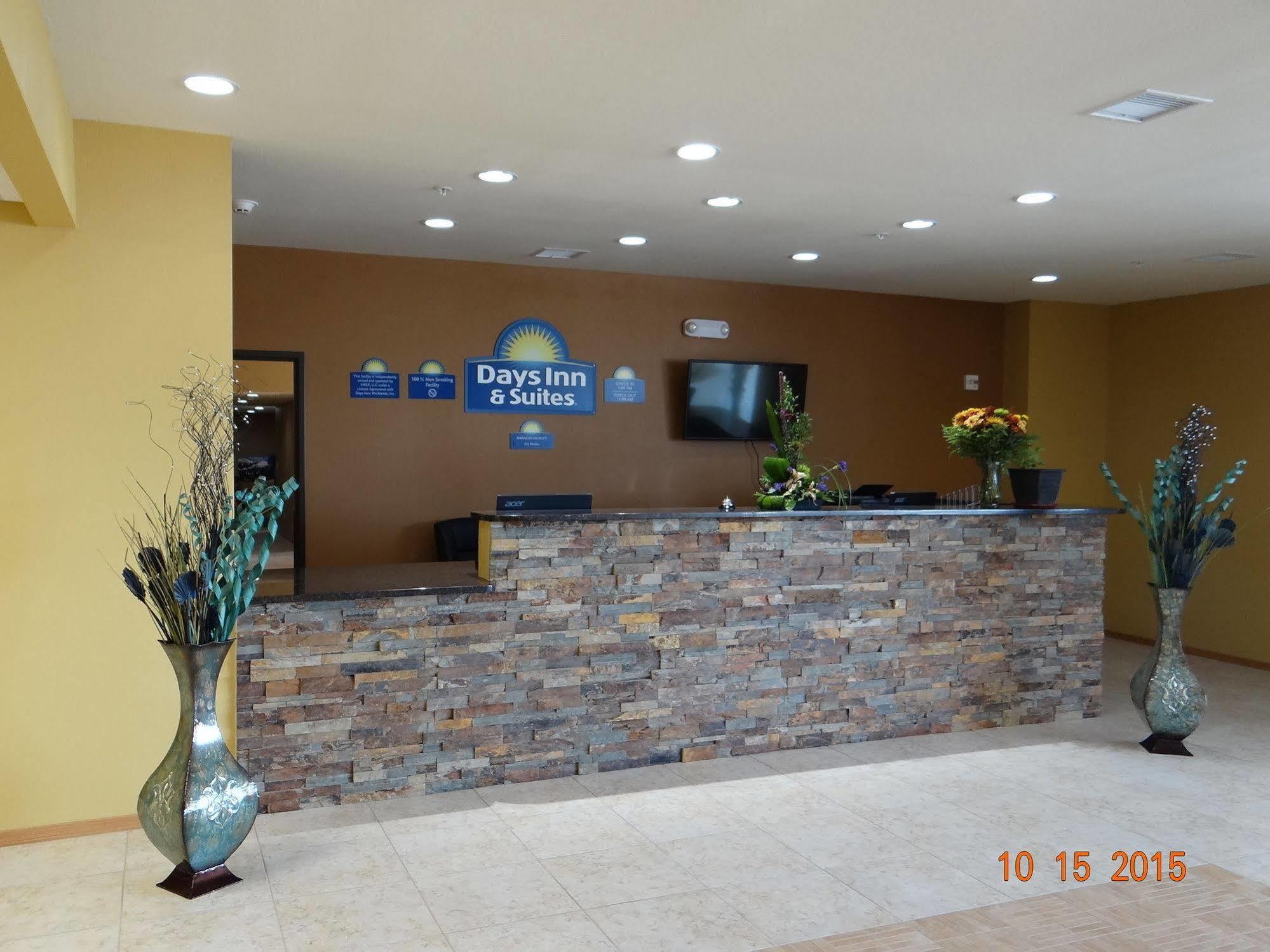 Days Inn & Suites By Wyndham El Dorado Екстериор снимка